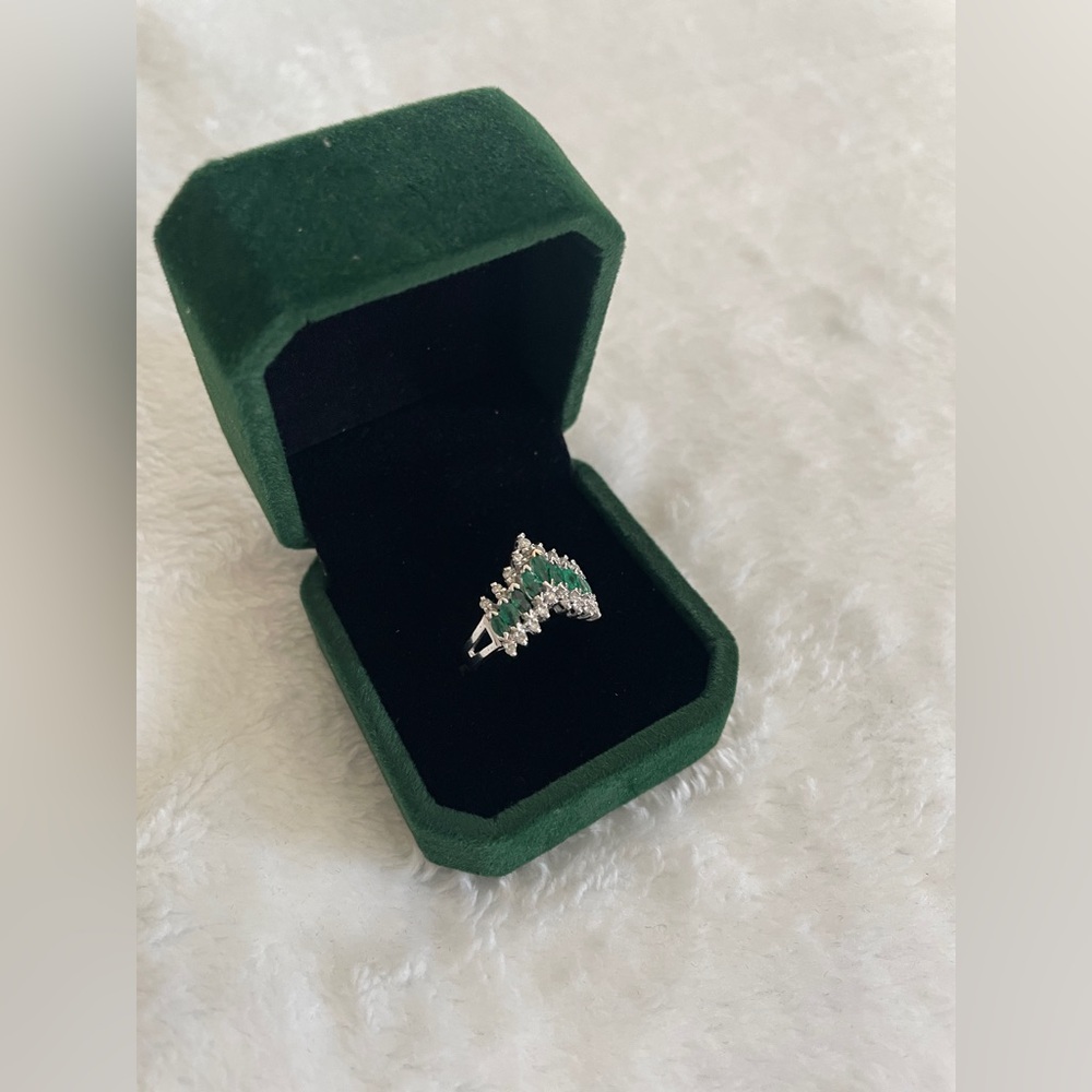 Elegant 14K white gold emerald and diamond “chevron” style fine jewelry